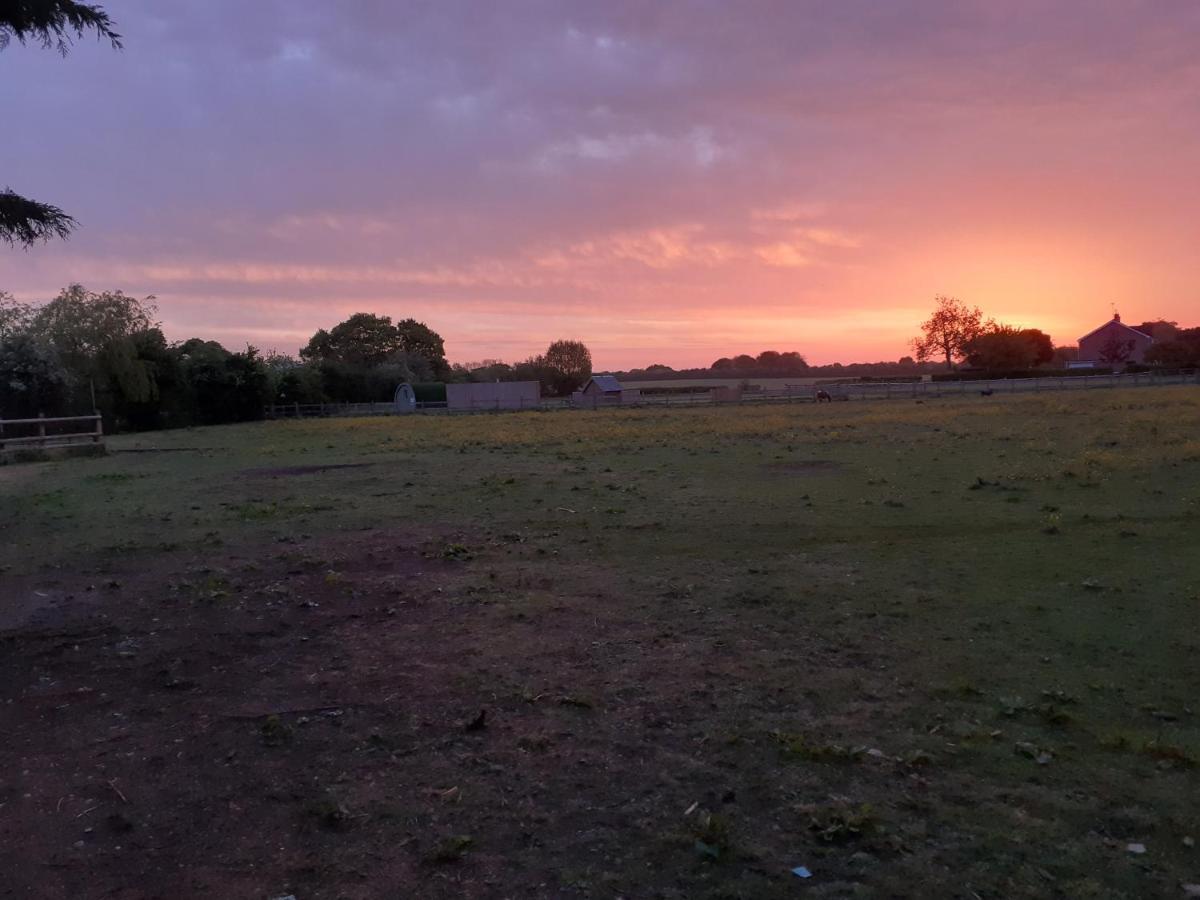 Glamping In Wiltshire The Green Knoll Is A Charm Chippenham (Wiltshire) Exterior foto